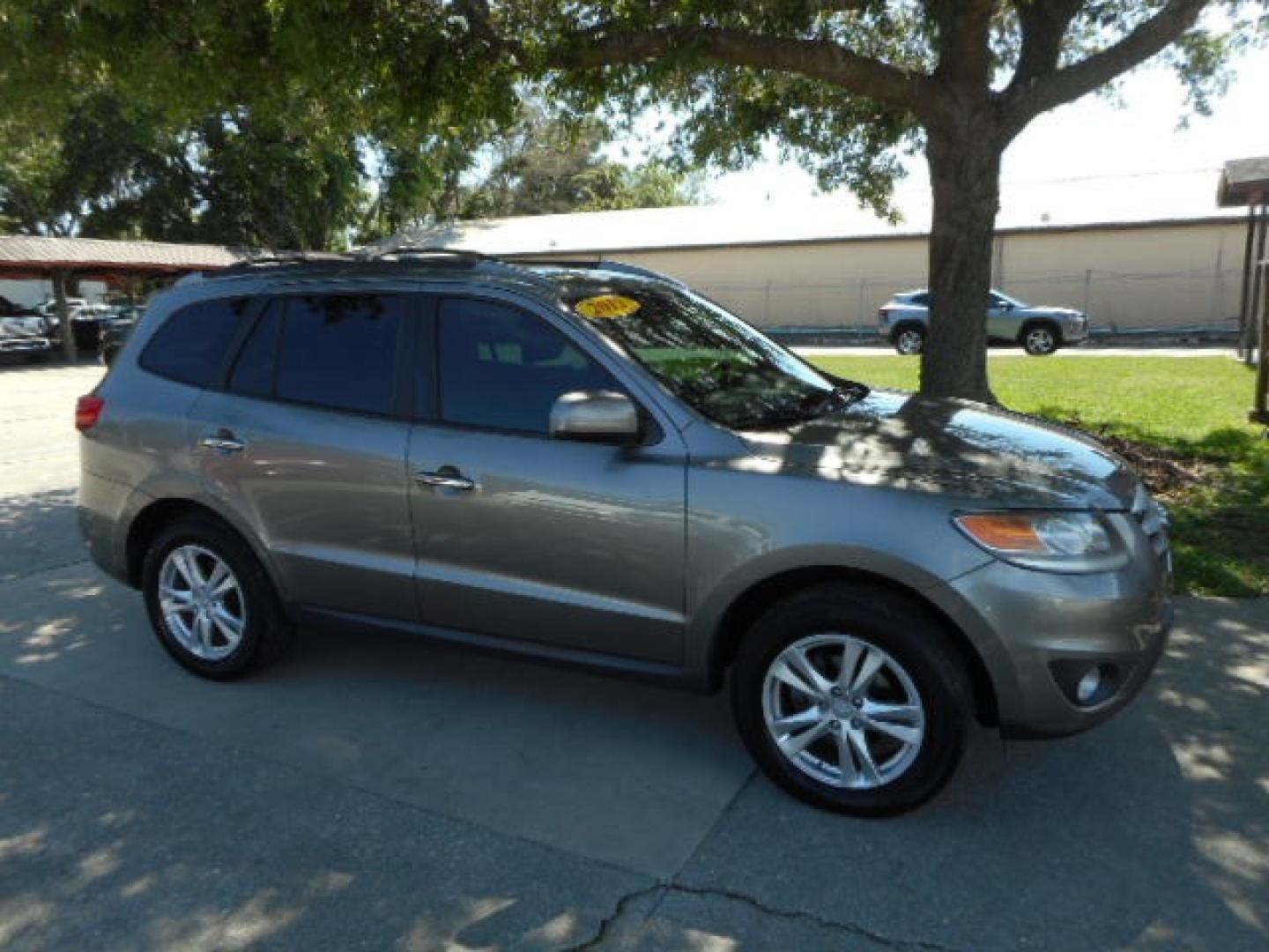 2012 GRAY HYUNDAI SANTA FE LIMITED; SE (5XYZK3AB4CG) , located at 1200 Cassat Avenue, Jacksonville, FL, 32205, (904) 695-1885, 30.302404, -81.731033 - Photo#2